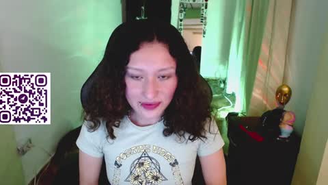 Snapshot of martina_adams chatting on 01.11.25 mari online show from 01.11.25