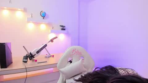   MARTINA   online show from 10.18.25