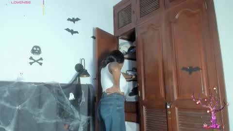 Laura online show from 10.26.25