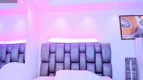 Snapshot of martina_mancinii chatting on 10.17.25 Martina online show from 10.17.25