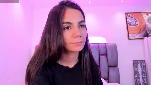 Snapshot of martina_mancinii chatting on 10.23.25 Martina online show from 10.23.25