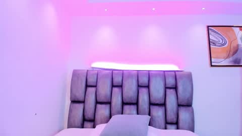 Snapshot of martina_mancinii chatting on 11.25.25 Martina online show from 11.25.25