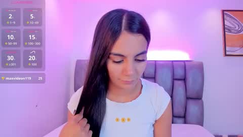 Snapshot of martina_mancinii chatting on 12.03.25 Martina online show from 12.03.25