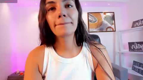 Snapshot of martina_mancinii chatting on 07.16.26 Martina online show from 07.16.26
