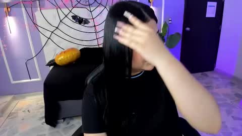 Snapshot of martina_saenz1 chatting on 10.29.25 Martina online show from 10.29.25