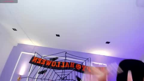 Snapshot of martina_saenz1 chatting on 10.31.25 Martina online show from 10.31.25