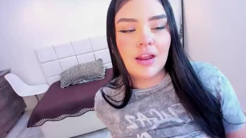 Snapshot of martina_saenz1 chatting on 11.26.25 Martina online show from 11.26.25