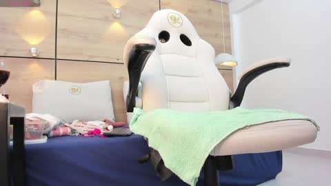 martina touss  online show from 01.18.25