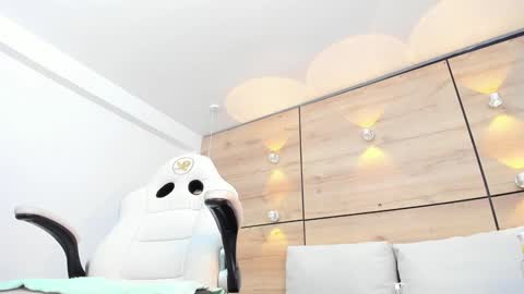 martina touss  online show from 02.05.25