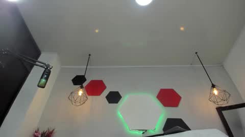 Snapshot of martinaclark chatting on 11.27.25 Martina online show from 11.27.25