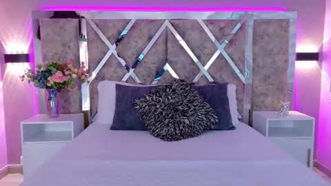Snapshot of martinagarcia__ chatting on 12.21.25 Martina Garcia online show from 12.21.25