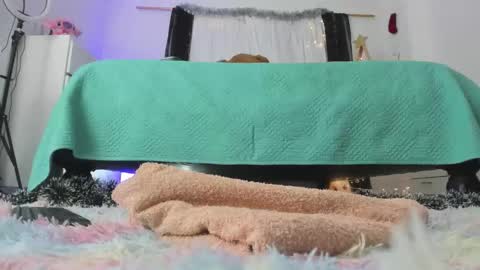 ...  ... online show from 12.05.25