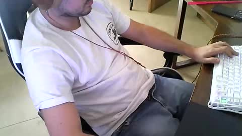 Snapshot of martingillesg chatting on 04.23.26 martingillesg online show from 04.23.26