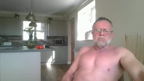 Snapshot of martinrgbxxxx chatting on 04.14.26 martinrgbxxxx online show from 04.14.26