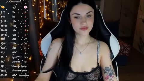 Snapshot of mary___moore chatting on 01.08.25 Maria online show from 01.08.25