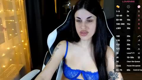 Snapshot of mary___moore chatting on 11.26.25 Maria online show from 11.26.25