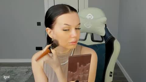 mary_jain13 online show from 10.17.25