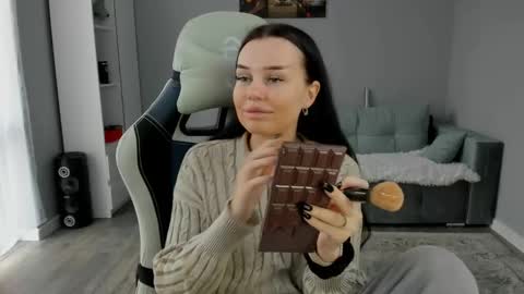 mary_jain13 online show from 10.28.25