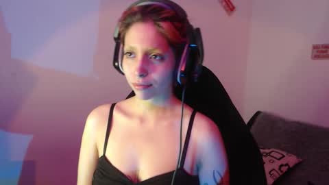 Snapshot of mary_janness chatting on 11.06.25 100 online show from 11.06.25