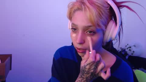 Snapshot of mary_janness chatting on 12.05.25 100 online show from 12.05.25