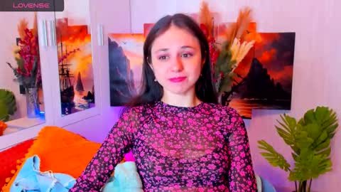 Snapshot of mary_marlow chatting on 10.25.25 Mary online show from 10.25.25