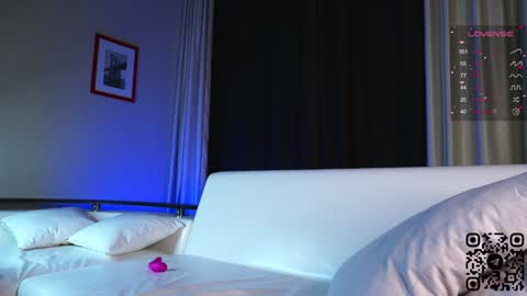 Snapshot of mary_shake chatting on 12.09.24 Mary online show from 12.09.24