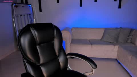 Snapshot of marylewis_ chatting on 01.11.25 Mary online show from 01.11.25