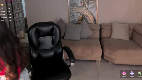 Snapshot of marylewis_ chatting on 11.05.25 Mary online show from 11.05.25