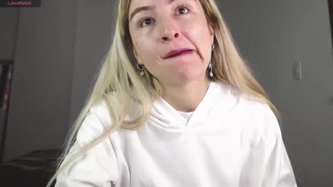 Snapshot of marylyrose chatting on 10.19.25 maryly rose online show from 10.19.25