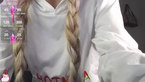 Snapshot of marylyrose chatting on 12.14.25 maryly rose online show from 12.14.25