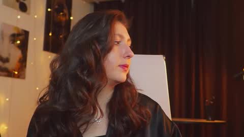 Snapshot of marymillerr chatting on 09.26.25 Mary Miller online show from 09.26.25