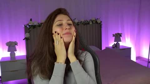 Snapshot of marymillerr chatting on 10.26.25 Mary Miller online show from 10.26.25