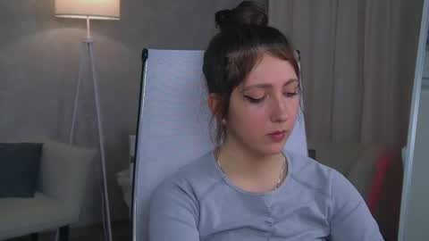 Snapshot of marymillerr chatting on 11.14.25 Mary Miller online show from 11.14.25