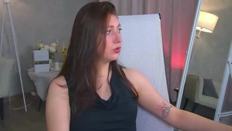 Snapshot of marymillerr chatting on 11.18.25 Mary Miller online show from 11.18.25