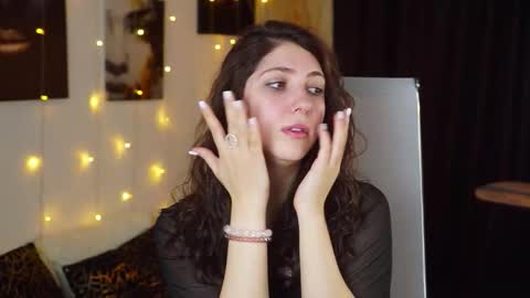 Snapshot of marymillerr chatting on 11.27.25 Mary Miller online show from 11.27.25