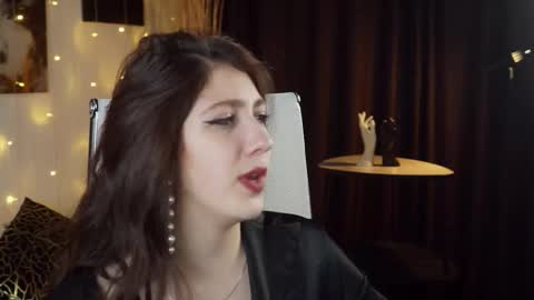 Snapshot of marymillerr chatting on 12.15.25 Mary Miller online show from 12.15.25