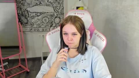 Snapshot of maryshiotta chatting on 03.05.25 Mary online show from 03.05.25