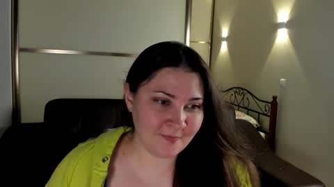 Snapshot of maryswon chatting on 02.11.25 Mary online show from 02.11.25