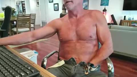 Snapshot of mascmuscle49 chatting on 11.20.25 mascmuscle49 online show from 11.20.25
