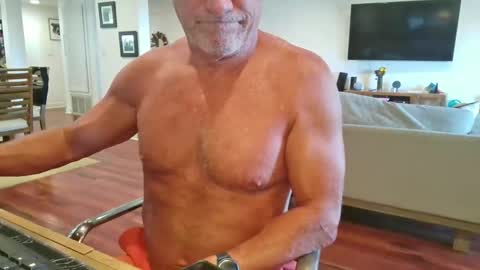 Snapshot of mascmuscle49 chatting on 04.01.26 mascmuscle49 online show from 04.01.26