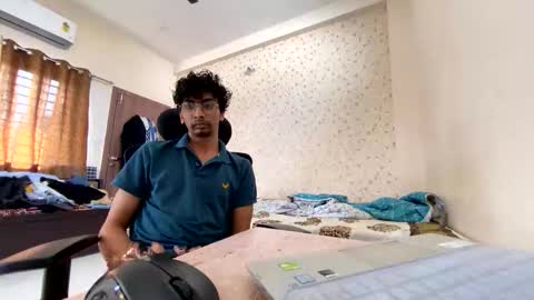 maskboyz2003 online show from 10.24.25