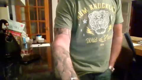 Snapshot of masked_masturbation_couple chatting on 09.19.25 Masked Masturbation Couple online show from 09.19.25