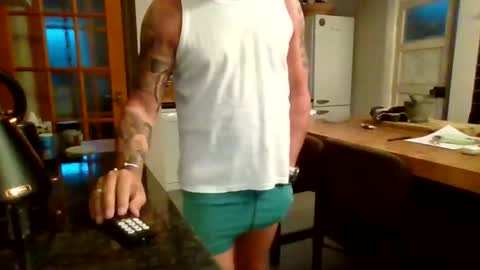 Snapshot of masked_masturbation_couple chatting on 10.09.25 Masked Masturbation Couple online show from 10.09.25