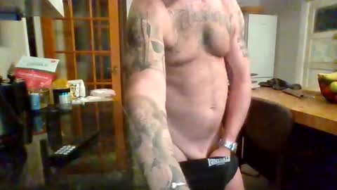 Snapshot of masked_masturbation_couple chatting on 10.25.25 Masked Masturbation Couple online show from 10.25.25