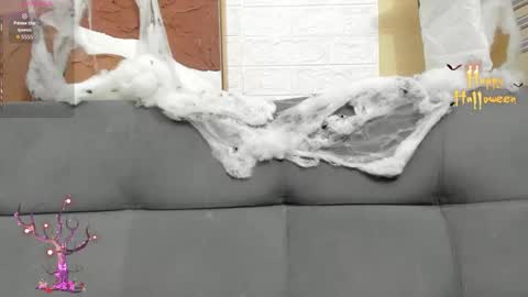 Snapshot of maskedgirl01 chatting on 10.30.25 Scarlet online show from 10.30.25