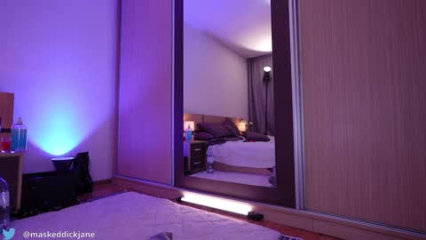 Snapshot of masqueradeporn chatting on 03.08.25 DickJane online show from 03.08.25