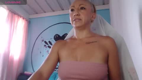 Snapshot of massielferretis chatting on 10.21.25 massiel ferreti online show from 10.21.25