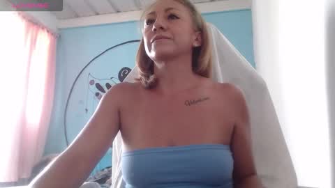 Snapshot of massielferretis chatting on 10.23.25 massiel ferreti online show from 10.23.25