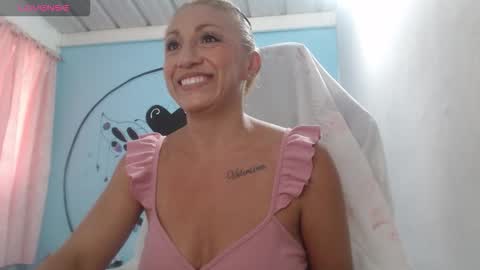 Snapshot of massielferretis chatting on 11.11.25 massiel ferreti online show from 11.11.25