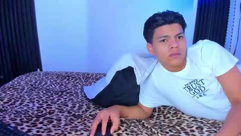 Snapshot of massimoandaxel chatting on 11.29.25 massimoandaxel online show from 11.29.25